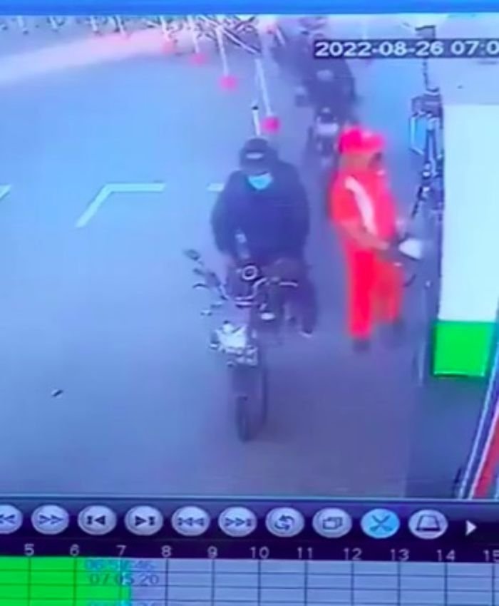 Viral Aksi Pengendara Sepeda Motor Nekat Kabur Usai Isi BBM Full Terekam CCTV, Tuai Kecaman Netizen 1 Viral Aksi Pengendara Sepeda Motor Nekat Kabur Usai Isi BBM Full Terekam CCTV, Tuai Kecaman Netizen