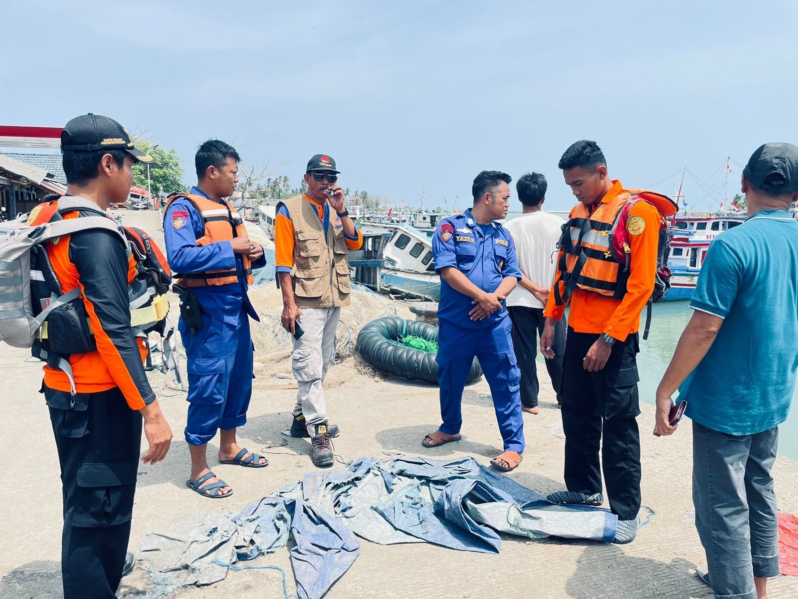 Perahu Nelayan di Kecamatan Wanasalam Lebak Disapu Ombak, 1 Tewas 2 Selamat 6 Perahu Nelayan di Kecamatan Wanasalam Lebak Disapu Ombak, 1 Tewas 2 Selamat