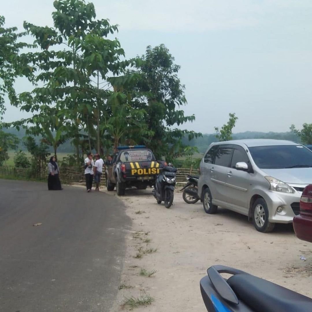 Warga Kampung Pasir Eurih Kabupaten Lebak Temukan Bayi di Got 2 Warga Kampung Pasir Eurih Kabupaten Lebak Temukan Bayi di Got