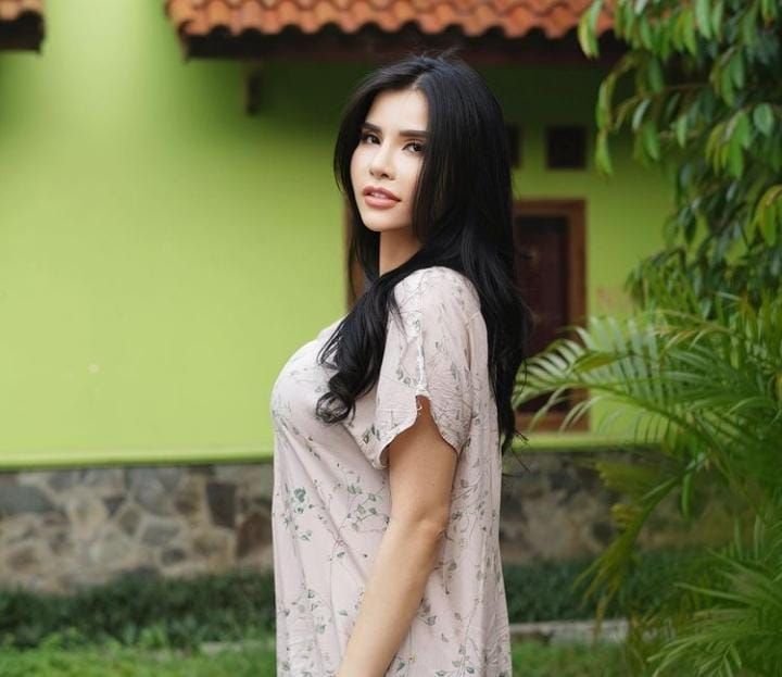 Maria Vania unggah foto pakai daster di Instagramnya, netizen: tetap aja menonjol! 1 Maria Vania unggah foto pakai daster di Instagramnya, netizen: tetap aja menonjol!