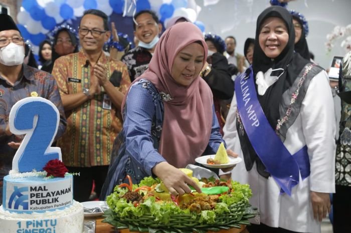Nihhh Lihat... Mal Pelayanan Publik Pandeglang, Usianya 2 Tahun tapi Sudah Raih Penghargaan dari Kemenpan RB 1 Nihhh Lihat... Mal Pelayanan Publik Pandeglang, Usianya 2 Tahun tapi Sudah Raih Penghargaan dari Kemenpan RB