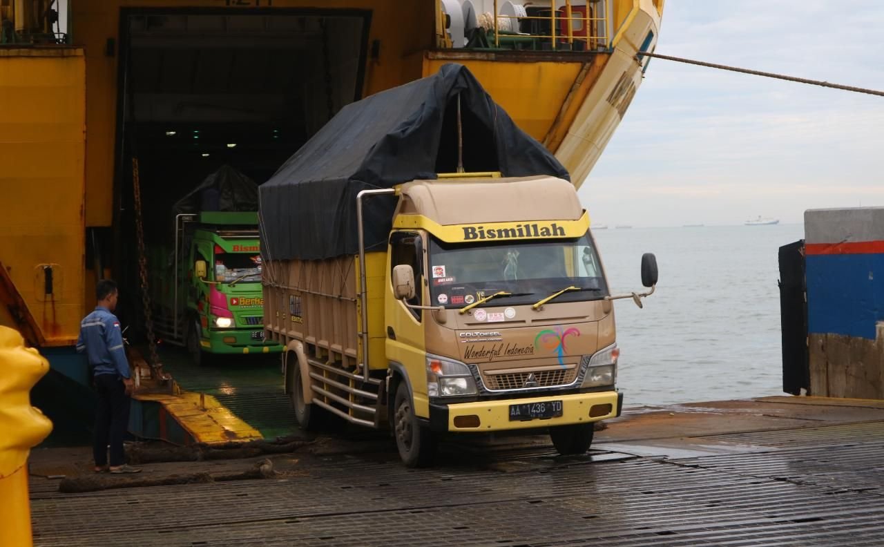 Dampak Kenaikan BBM, Tarif Angkutan Barang Naik Hingga 25 Persen 1 Dampak Kenaikan BBM, Tarif Angkutan Barang Naik Hingga 25 Persen