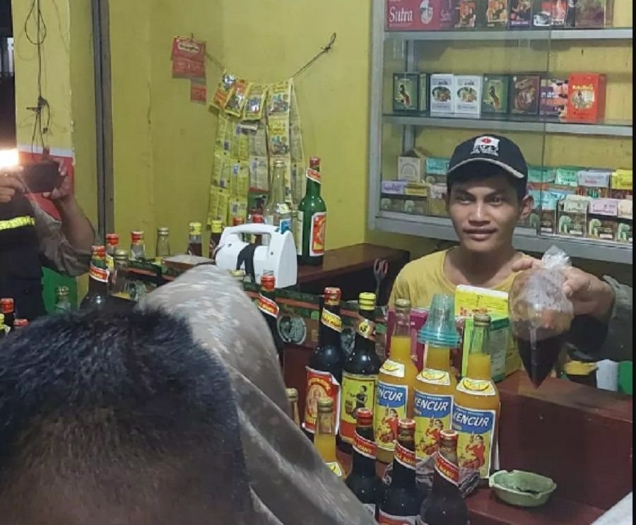 Satpol PP Gerebeg Toko Jamu di Pandeglang Selatan Hasilnya 190 Paket miras Oplosan Disita 1 Satpol PP Gerebeg Toko Jamu di Pandeglang Selatan Hasilnya 190 Paket miras Oplosan Disita
