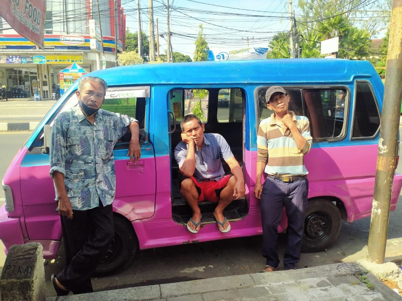 Imbas Kenaikan Harga BBM Subsidi, Tarif Angkutan Umum di Banten akan Naik 20-30 Persen 2 Keluhkan Kenaikan BBM, Penumpang Merasa Tarif Lama Angkot Mahal Apalagi Kalau Naik