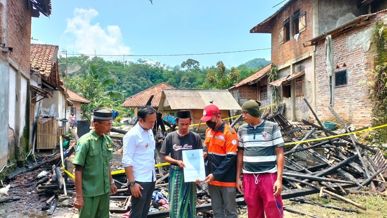 Rumah Ludes Terbakar, Korban Dapat Bantuan dari Baznas Kabupaten Lebak, Nilai........