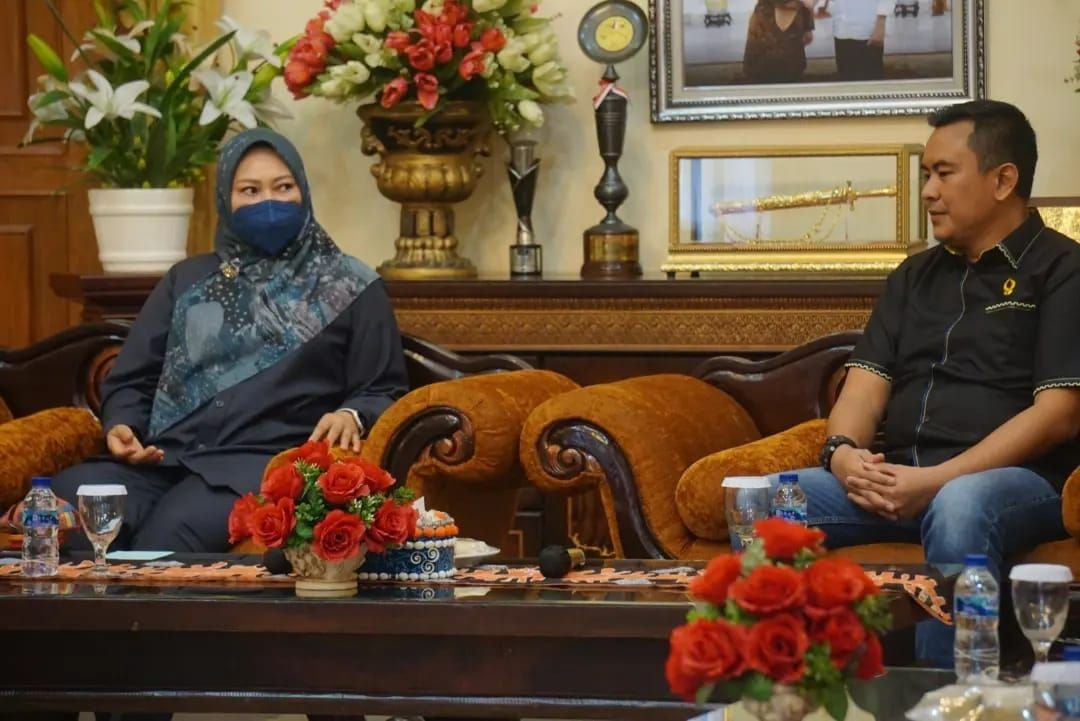 Hiswana Migas Ajukan Perubahan HET, Bupati Irna: Jangan Sampai Membebani Masyarakat 5 Hiswana Migas Ajukan Perubahan HET, Bupati Irna: Jangan Sampai Membebani Masyarakat