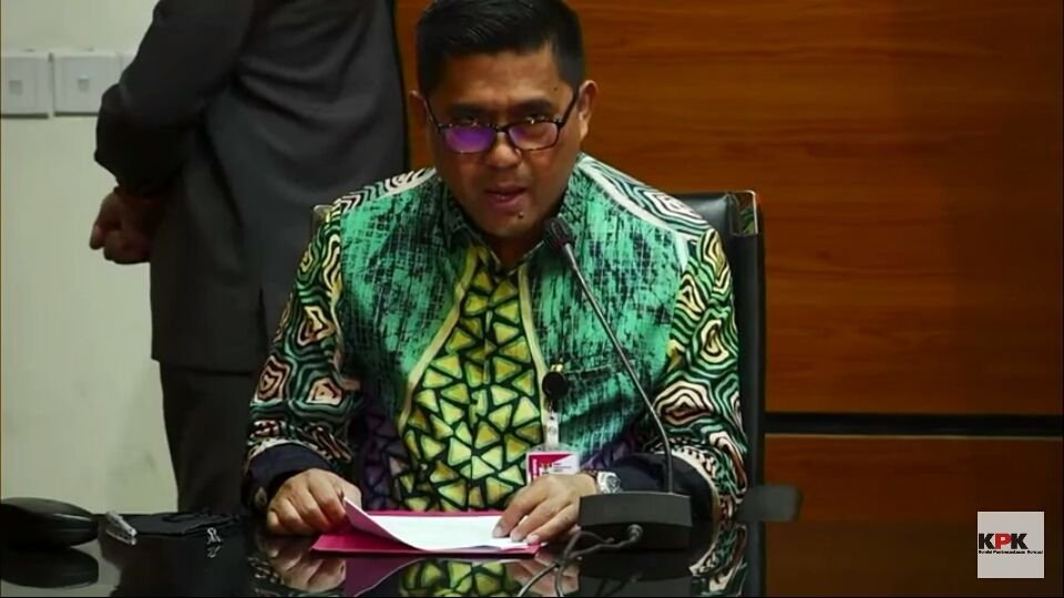 Jadi Tersangka Pembangunan Gereja, Bupati Mimika Atur Pemenang Tender Hingga Dapat Proyek Sewa Alat Berat 2 Jadi Tersangka Pembangunan Gereja, Bupati Mimika Atur Pemenang Tender Hingga Dapat Proyek Sewa Alat Berat