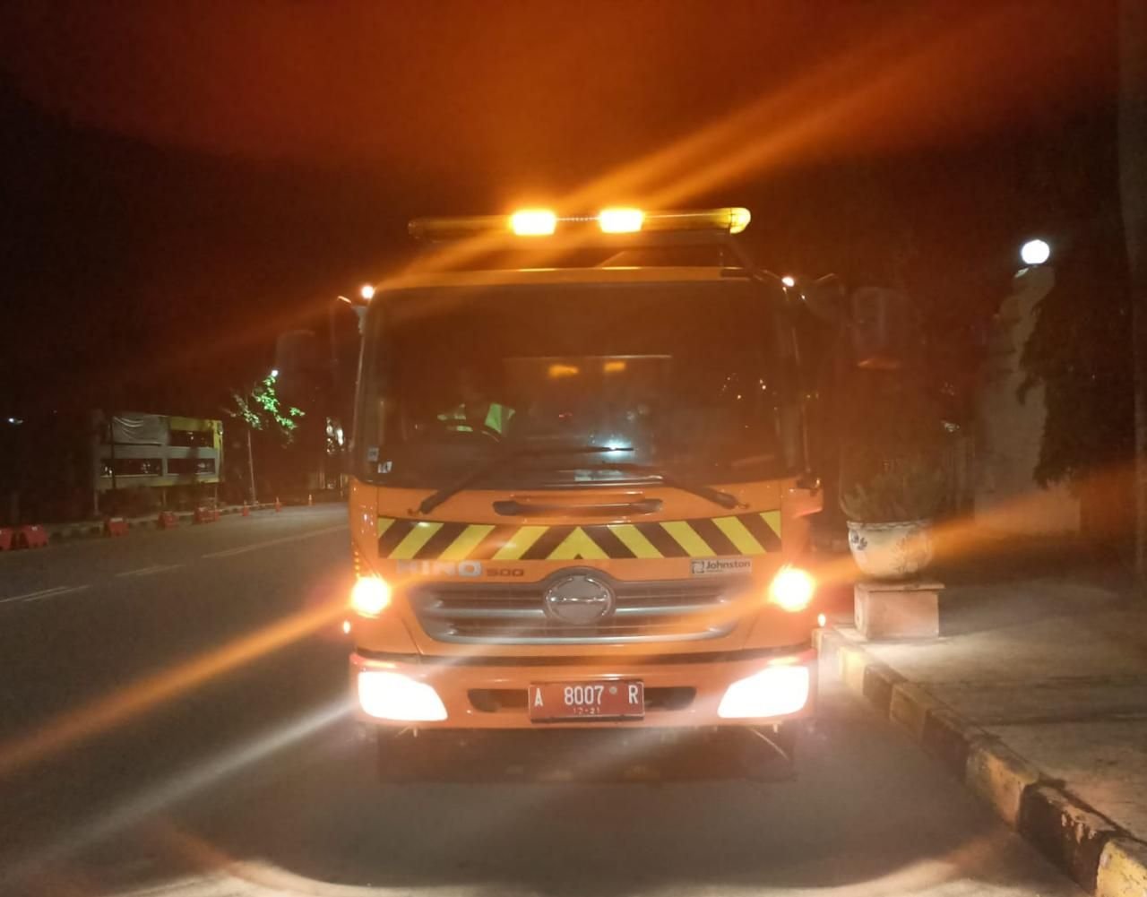 DLH Cilegon Optimalkan Kendaraan Sweeper Bersihkan Jalan Protokol 7 DLH Cilegon Optimalkan Kendaraan Sweeper Bersihkan Jalan Protokol