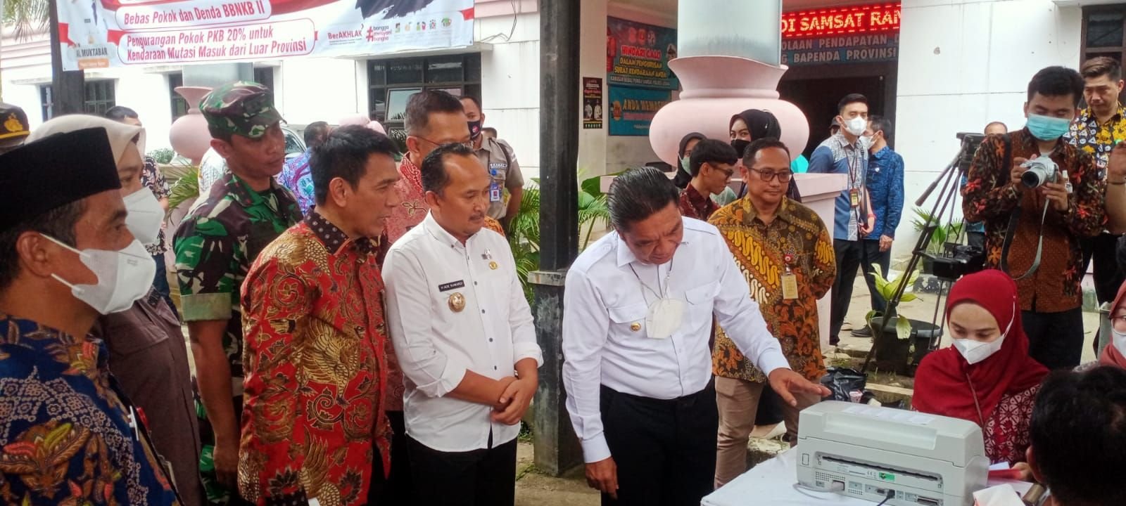 Al Muktabar Pantau Langsung Penyaluran BLT BBM di Lebak