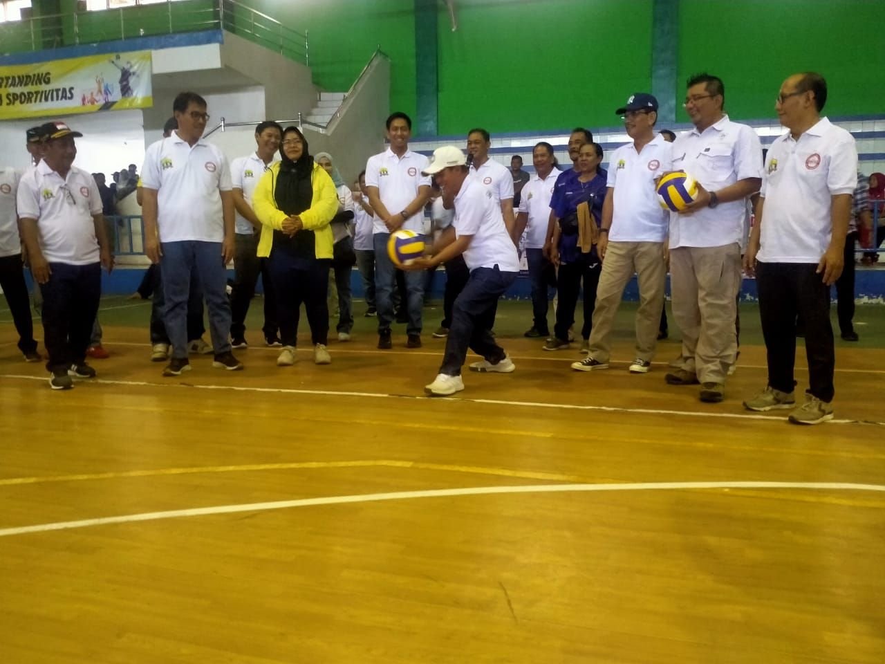 Walikota Lakukan Servis, 24 Tim Voli Unjuk Gigi di Turnamen Bola Voli Piala Walikota Serang 2022 1 Walikota Lakukan Servis, 24 Tim Voli Unjuk Gigi di Turnamen Bola Voli Piala Walikota Serang 2022