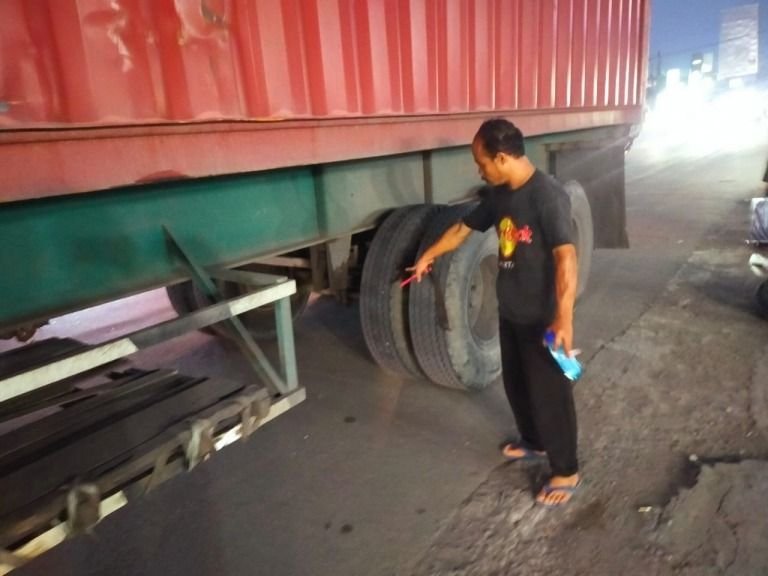 Kecelakaan Maut Motor dengan Truk di Kibin, Dua Penumpang Tewas Terlindas 1 Kecelakaan Maut Motor dengan Truk di Kibin, Dua Penumpang Tewas Terlindas