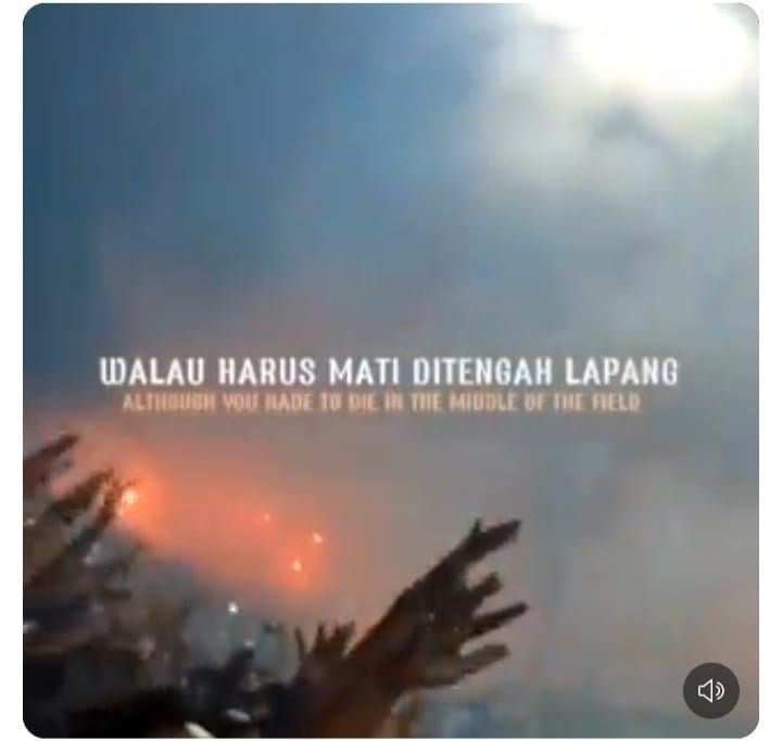 Lirik Mars Aremania Jadi Sorotan Pasca Kerusuhan di Kanjuruhan, Isinya Walau Harus Mati di Tengah Lapang 1 Lirik Mars Aremania Jadi Sorotan Pasca Kerusuhan di Kanjuruhan, Isinya Walau Harus Mati di Tengah Lapang