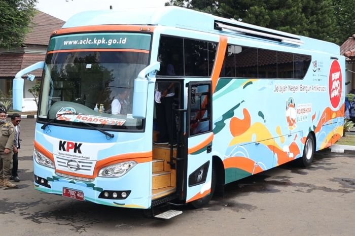 Tim KPK Geruduk di Rumah Dinas Walikota Cilegon Helldy Agustian, Ini yang Dilakukan 1 Tim KPK Geruduk di Rumah Dinas Walikota Cilegon Helldy Agustian, Ini yang Dilakukan