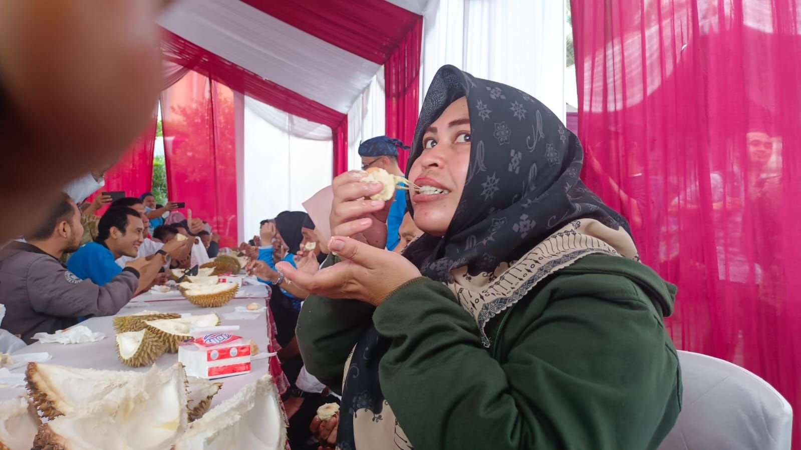 Bukan Ukuran, Peserta Makan Durian Gratis di HUT Banten Mengeluhkan Hal Ini: Padahal Sudah Datang Jauh-jauh