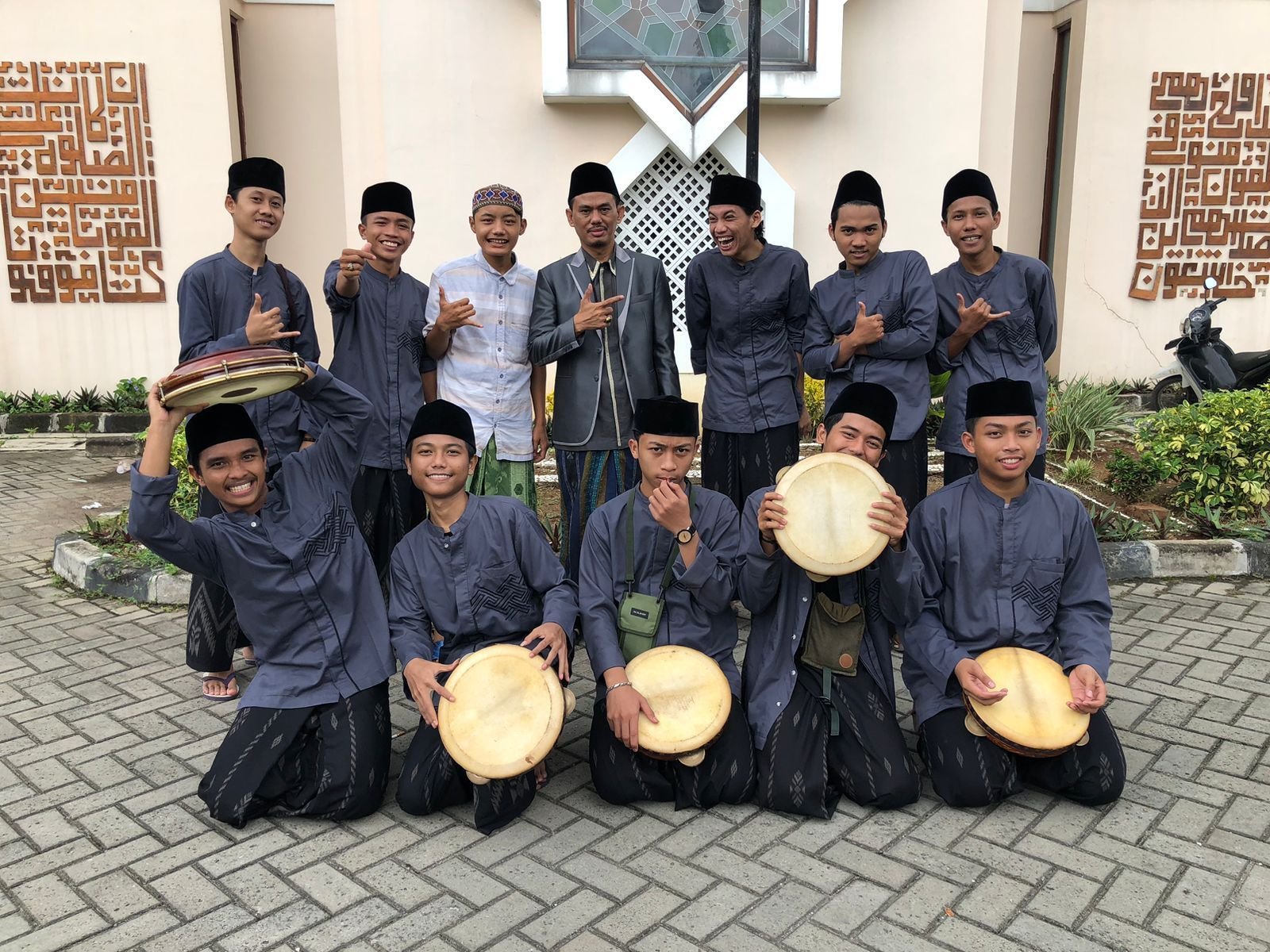 Tanpa Target, Hadroh El Fikar Ponpes Murottilil Qur'an Raih Juara 2 Festival Sholawat 1 Tanpa Target, Hadroh El Fikar Ponpes Murottilil Qur'an Raih Juara 2 Festival Sholawat