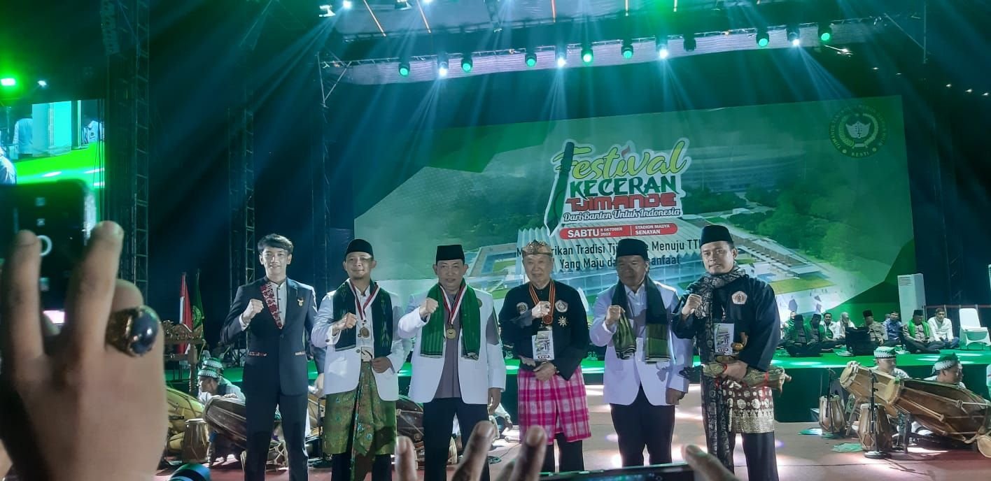 Kapolri Listyo Sigit Prabowo Dinobatkan sebagai Bapak Tjimande oleh Kesti TTKKDH 3 Kapolri Listyo Sigit Prabowo Dinobatkan sebagai Bapak Tjimande oleh Kesti TTKKDH