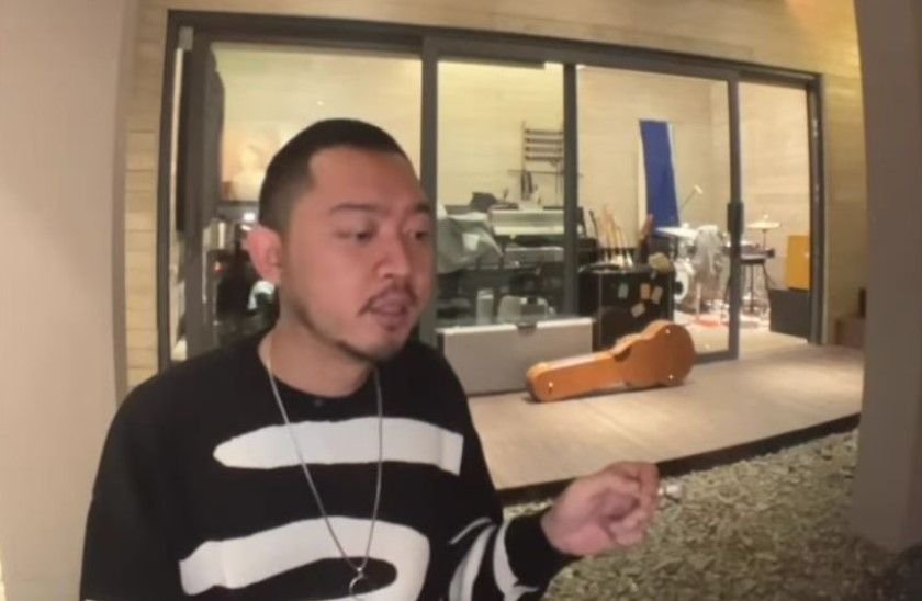 Pamungkas Klarifikasi Terkait Aksi Panggung Tak Senonoh, Tapi Malah Bandingkan Konser Orang Lain 7 Klarifikasi Pamungkas Soal Video Gesek HP Fans ke Bagian Intim, Hanyalah Sebuah Fan Service