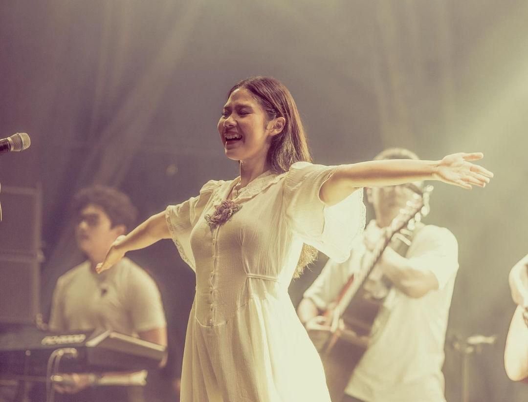 Lirik Lagu Bertaut yang Dinyanyikan Nadin Amizah, Kini Viral Usai Dinyanyikan Gempi 1 Lirik Lagu Bertaut yang Dinyanyikan Nadin Amizah, Kini Viral Usai Dinyanyikan Gempi