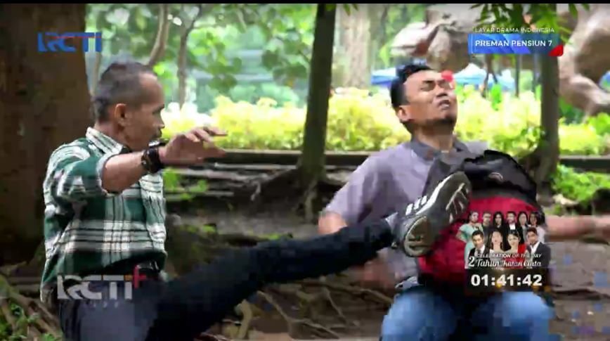 Preman Pensiun 7 Episode 3 Remon Tendang Saep, Kang Gobang Resmi Menghirup Udara Bebas 5 Preman Pensiun 7 Episode 3 Remon Tendang Saep, Kang Gobang Resmi Menghirup Udara Bebas