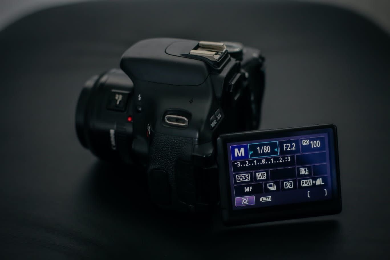 5 Perbedaan Kamera DSLR dan Mirrorless yang Mungkin Kamu Belum Tahu