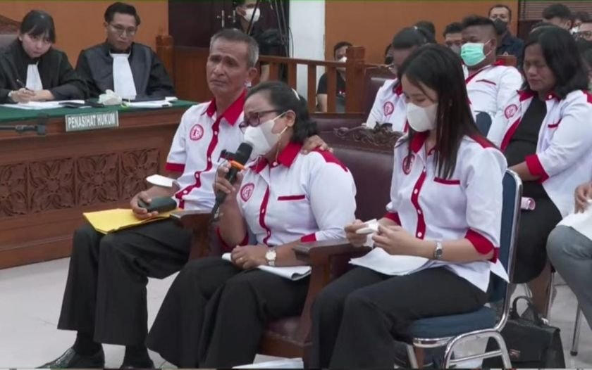 Ibunda Brigadir J Ungkap Kesedihannya Saat Persidangan: Hancur Mendengar Kabar ini 1 Ibunda Brigadir J Ungkap Kesedihannya Saat Persidangan: Hancur Mendengar Kabar ini