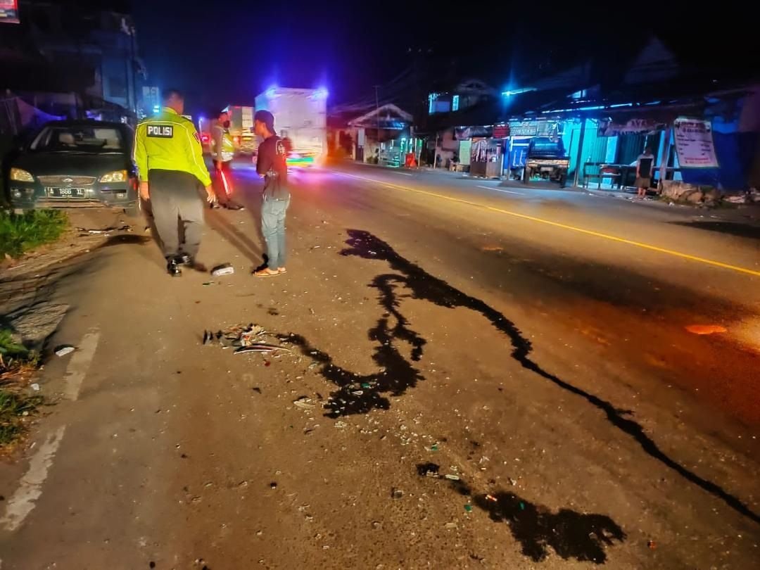 Nekat Lawan Arus Jalan, Pemotor Tewas Dihantam Kontainer
