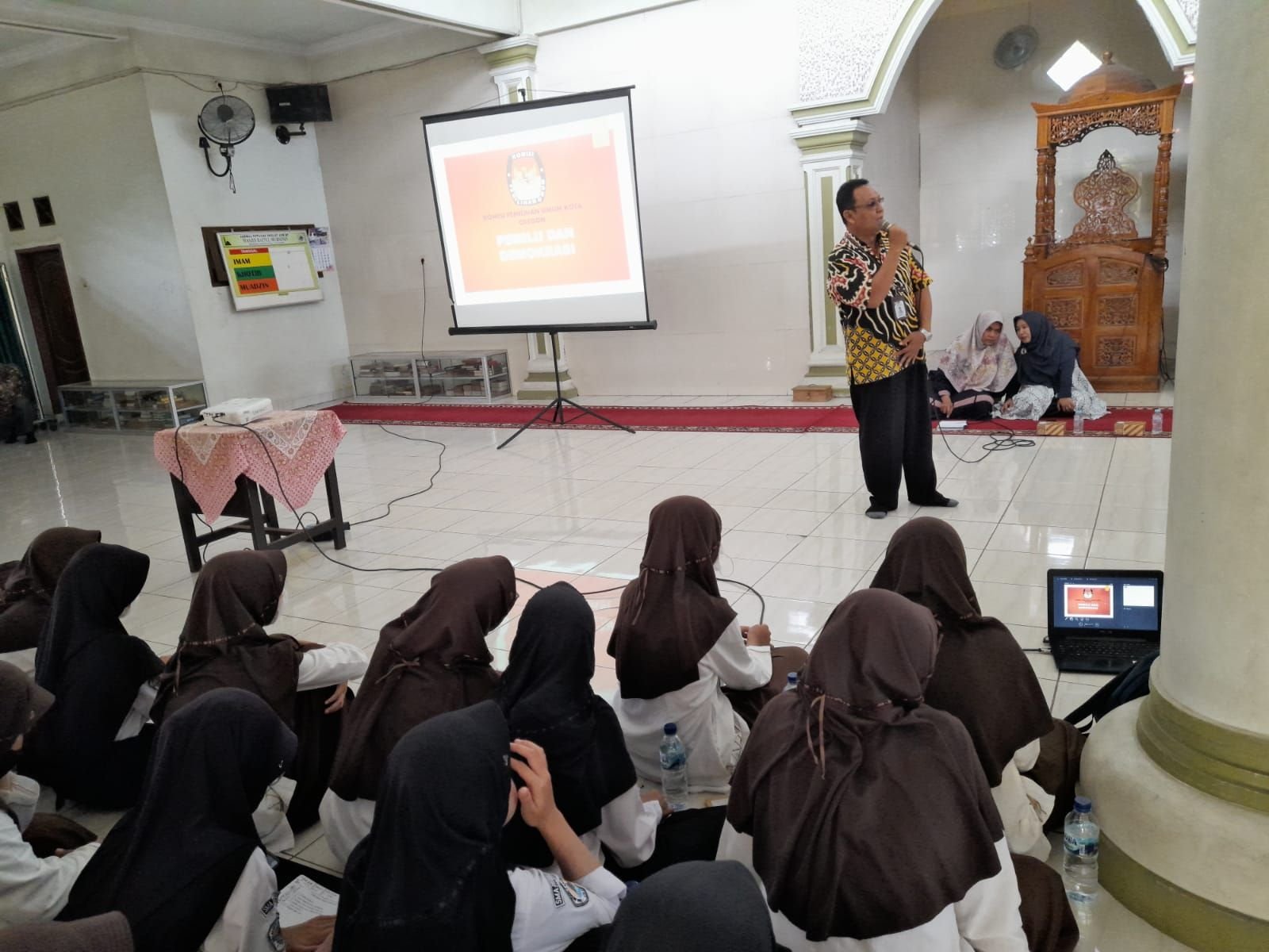 Siswa SMA Digilir Komisioner KPU Cilegon, Ini yang Terjadi 1 Siswa SMA Digilir Komisioner KPU Cilegon, Ini yang Terjadi