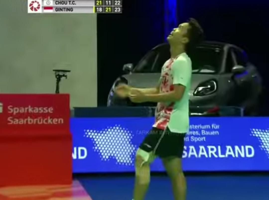 Tak Lagi Banting Raket, Kini Ginting Lempar Raket ke Atas Usai Juara Hylo Open 2022 1 Tak Lagi Banting Raket, Kini Ginting Lempar Raket ke Atas Usai Juara Hylo Open 2022