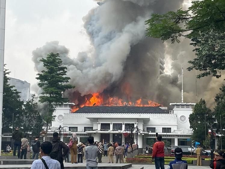 Sejarah Gedung Bappelitbang Balai Kota Bandung yang Terbakar, Saksi Bandung Lautan Api