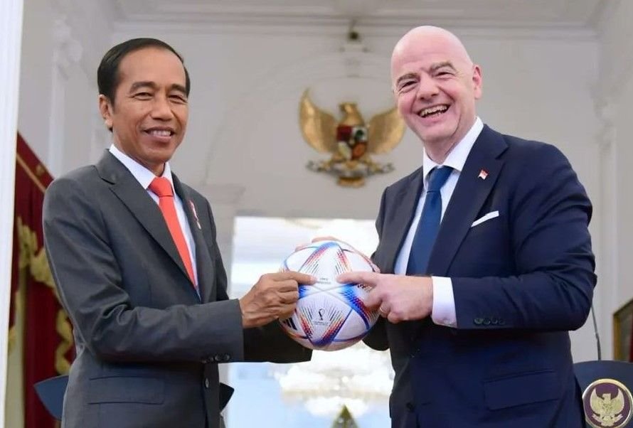 Resmi! Presiden FIFA Berikan Bola Piala Dunia 2022 Qatar Bertuliskan Nama Jokowi, Ini Alasannya