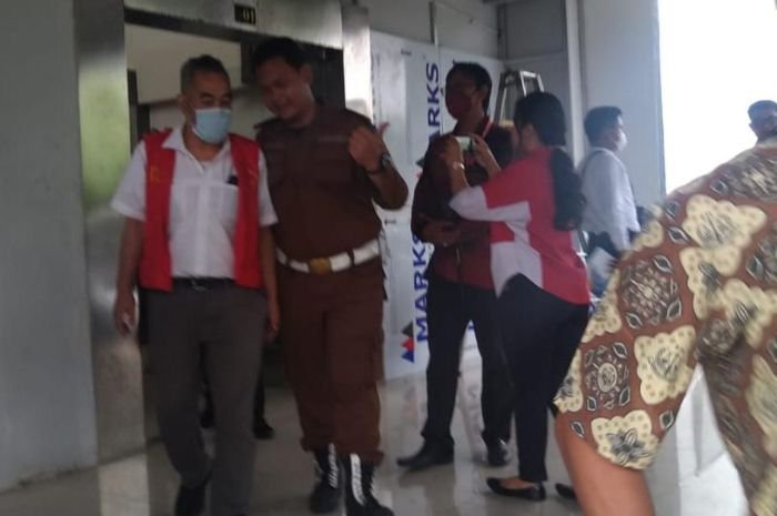 Kejari Cilegon Terima Tersangka Kasus Korupsi Blast Furnace PT Krakatau Steel yang Rugikan Negara Rp 6,9 T