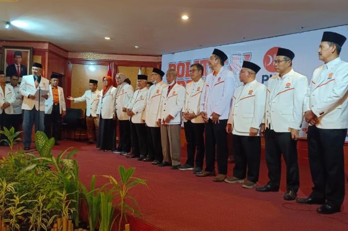 Presiden PKS Restui Sanuji Nyalon Walikota Cilegon di 2024, Siap Lawan Helldy Agustian? 2 Presiden PKS Restui Sanuji Nyalon Walikota Cilegon di 2024, Siap Lawan Helldy Agustian?
