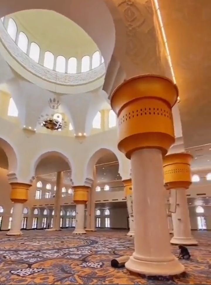 Bombastis! Masjid Raya Sheikh Zayed Menjadi Masjid Termegah di Indonesia, Begini Gambaran Bangunannya 1 Bombastis! Masjid Raya Sheikh Zayed Menjadi Masjid Termegah di Indonesia, Begini Gambaran Bangunannya