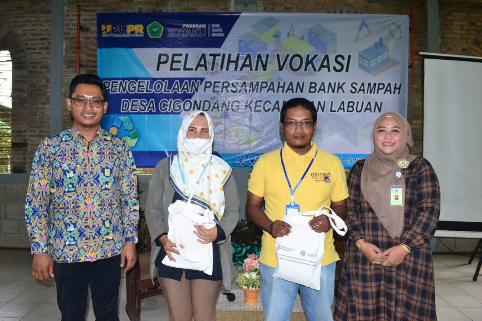 Selamatkan Bumi dari Sampah, Unma Banten Gelar Pelatihan Vokasi Pengelolaan Sampah