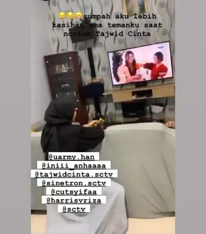 Perempuan ini Nangis Haru Ketika Menyaksikan Sinetron Tajwid Cinta Adegan Dafri dan Alina Resmi Tunangan 5 Perempuan ini Nangis Haru Ketika Menyaksikan Sinetron Tajwid Cinta Adegan Dafri dan Alina Resmi Tunangan