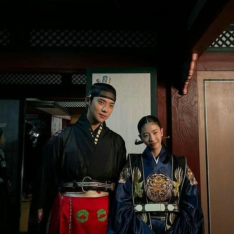 Bikin Baper! Moon Sang Min Under The Queen's Umbrella Posting Foto Bareng Istri, Begini Captionnya 1 Bikin Baper! Moon Sang Min Under The Queen's Umbrella Posting Foto Bareng Istri, Begini Captionnya