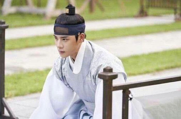 Moon Sang Min Pemain Under The Queen's Umbrella Sempat Dimarahi oleh Sutradara, Ternyata Gara-gara Ini 1 Moon Sang Min Pemain Under The Queen's Umbrella Sempat Dimarahi oleh Sutradara, Ternyata Gara-gara Ini