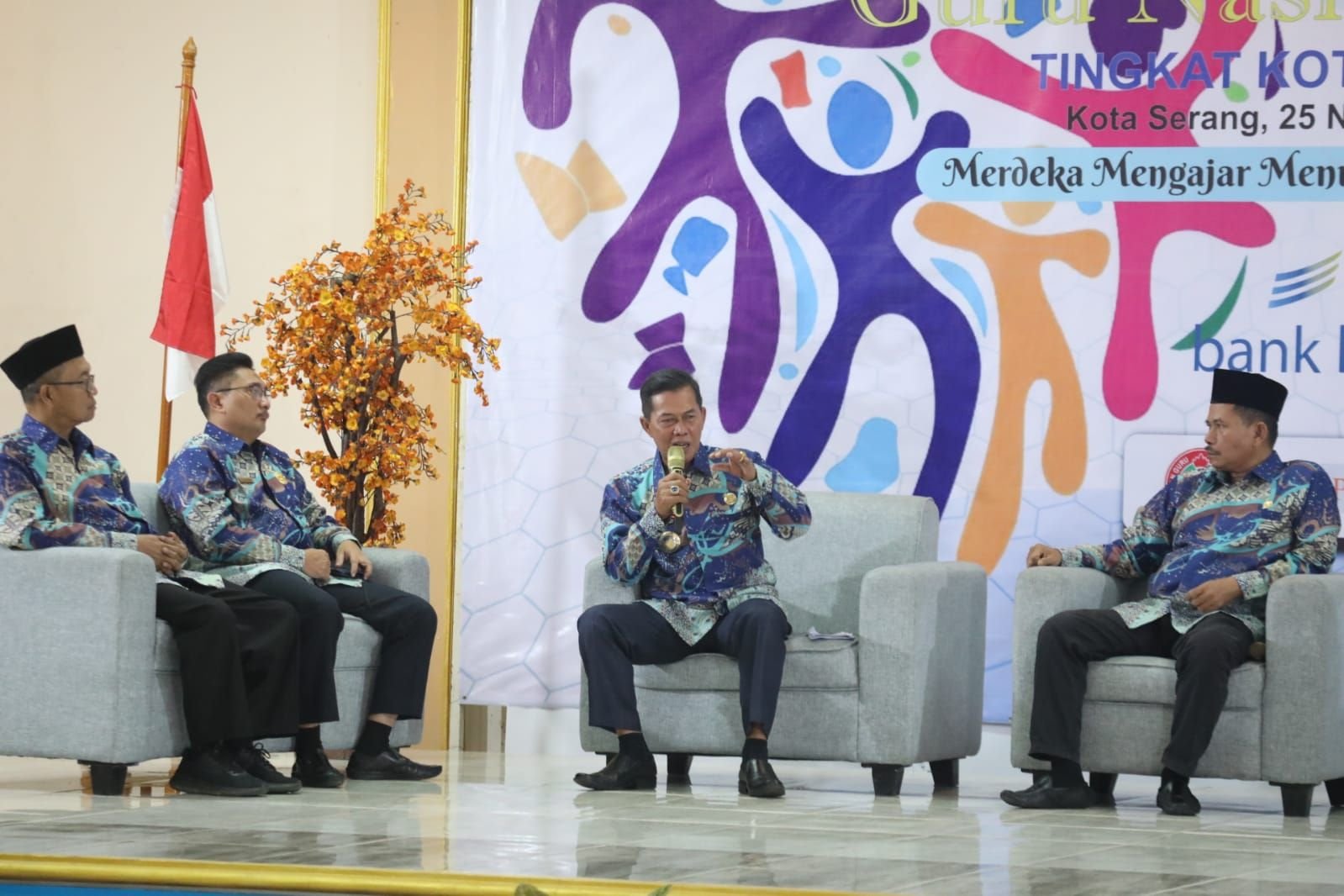 Peringatan Hari Guru, Walikota Serang Klaim Sudah Berikan Perhatian Besar untuk Guru, Berikut Ini Buktinya 1 Peringatan Hari Guru, Walikota Serang Klaim Sudah Berikan Perhatian Besar untuk Guru, Berikut Ini Buktinya