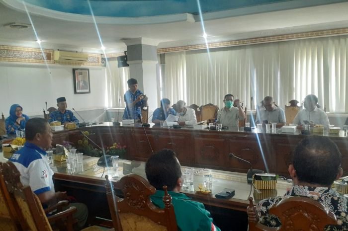 Buruh Minta Biaya Set Top Box Dihitung, Apindo Usulkan Tidak ada Kenaikan UMK 2023 4 Buruh Minta Biaya Set Top Box Dihitung, Apindo Usulkan Tidak ada Kenaikan UMK 2023