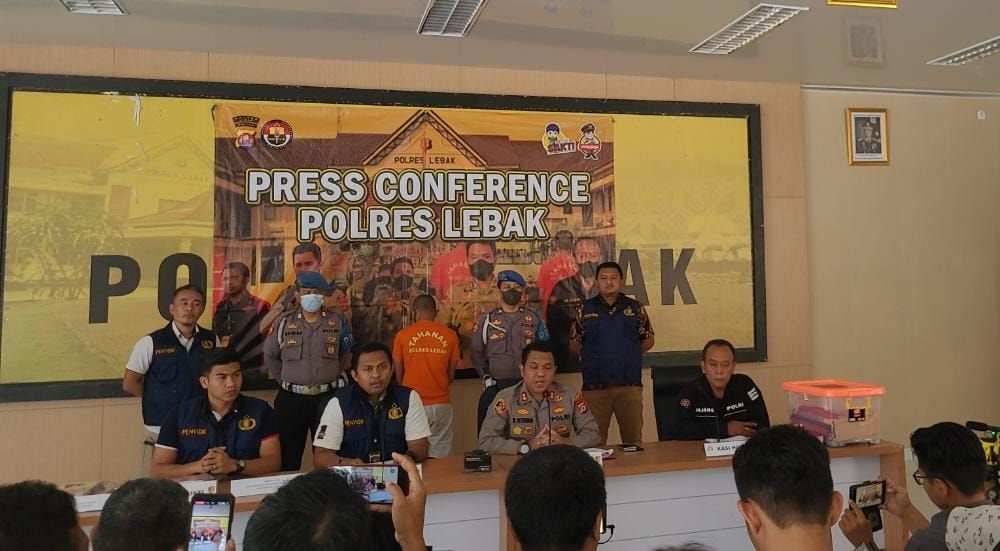 Pusing Terlilit Utang, Eks Pejabat Dinsos Lebak Nekat Tilep Bantuan Bencana Senilai Rp308 juta 2 Pusing Terlilit Utang, Eks Pejabat Dinsos Lebak Nekat Tilep Bantuan Bencana Senilai Rp308 juta