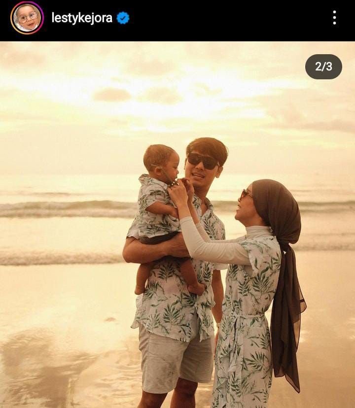 Reaksi Netizen Melihat Postingan Lesty Kejora dan Rizky Billar Liburan di Pantai Bersama 1 Reaksi Netizen Melihat Postingan Lesty Kejora dan Rizky Billar Liburan di Pantai Bersama