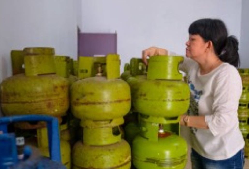 Jangan Macam-macam! Jual LPG 3 Kg Tak Sesuai HET, Izin Pangkalan di Kota Cilegon Langsung Dicabut 7 Jangan Macam-macam! Jual LPG 3 Kg Tak Sesuai HET, Izin Pangkalan di Kota Cilegon Langsung Dicabut