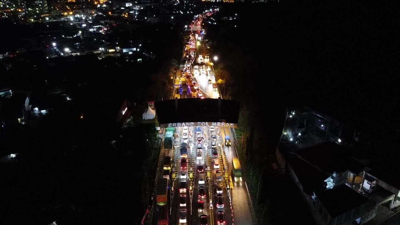 Yang Mau OTW Siap-siap! Besok Jadi Puncak Arus Mudik Nataru di Pelabuhan Merak 1 Yang Mau OTW Siap-siap! Besok Jadi Puncak Arus Mudik Nataru di Pelabuhan Merak
