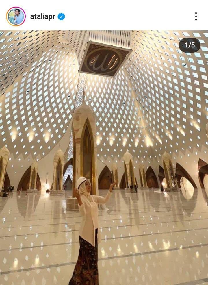 Masjid Raya Al-Jabbar Dekat Makam Eril Segera Diresmikan, Cek Tanggalnya di Sini 1 Masjid Raya Al-Jabbar Dekat Makam Eril Segera Diresmikan, Cek Tanggalnya di Sini