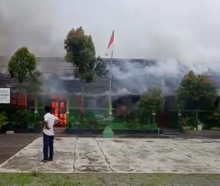 Tidak Ada Aktivitas, Tiba-tiba Gedung SDN 1 Ukirsari Bojonegara Terbakar