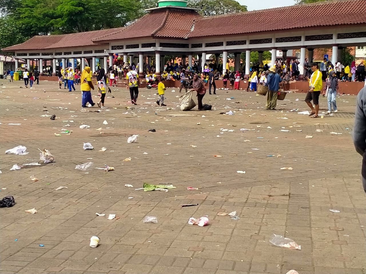 Perayaan Tahun Baru Usai, Volume Sampah di Kota Serang Bertambah Jadi 365 Ton Per Hari 3 Perayaan Tahun Baru Usai, Volume Sampah di Kota Serang Bertambah Jadi 365 Ton Per Hari