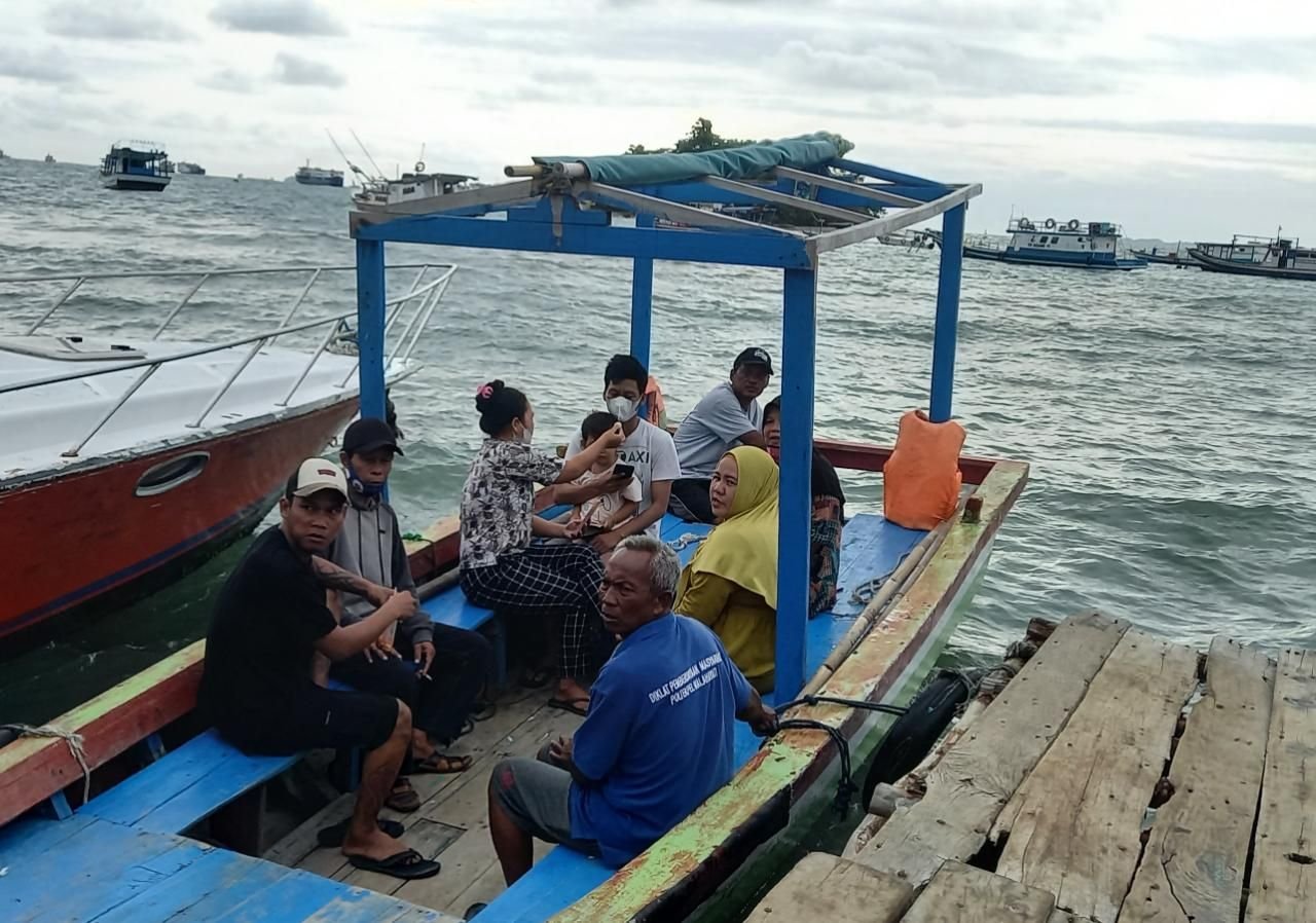 Cuaca Buruk, Kunjungan Wisatawan di Pulau Merak Kecil Anjlok 1 Cuaca Buruk, Kunjungan Wisatawan di Pulau Merak Kecil Anjlok