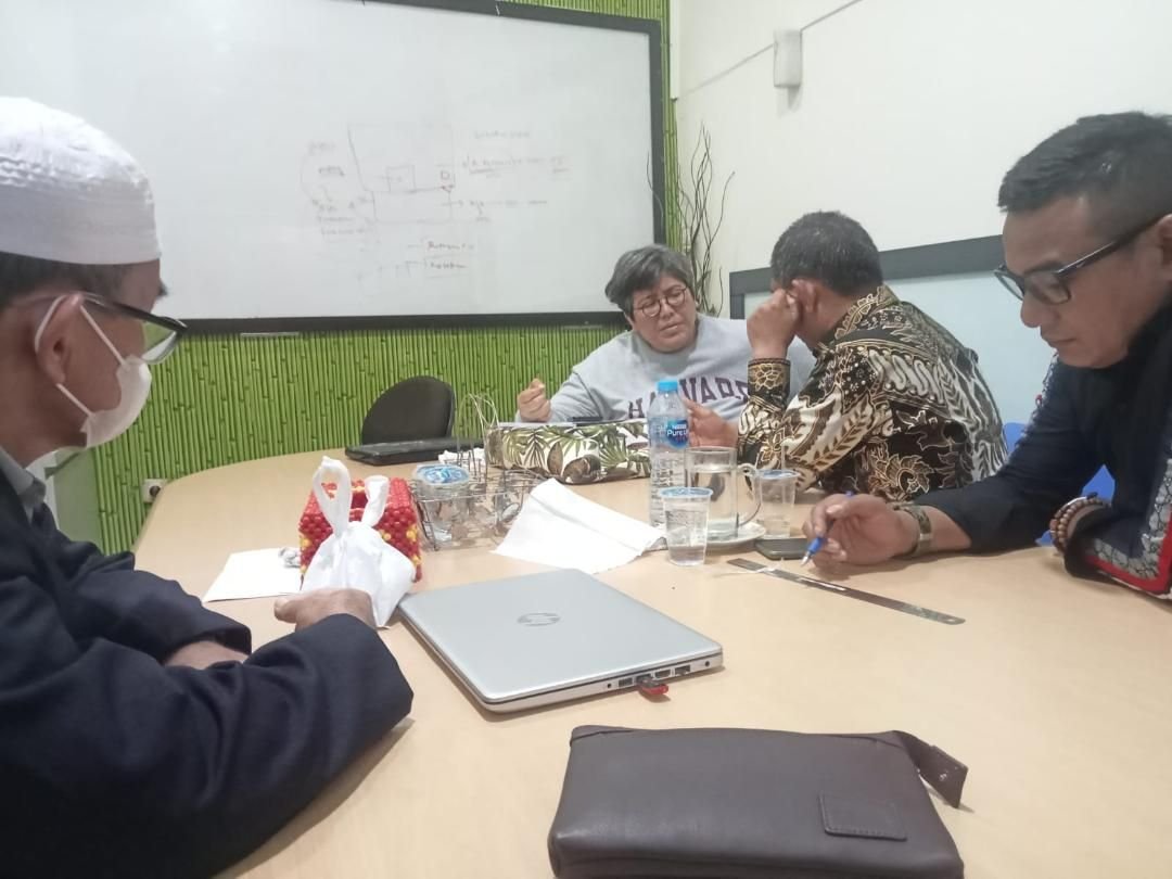 Polda Tangkap Pengacara Evi Silvi, Diduga Gelapkan Sertifikat dan AJB 1 Polda Tangkap Pengacara Evi Silvi, Diduga Gelapkan Sertifikat dan AJB