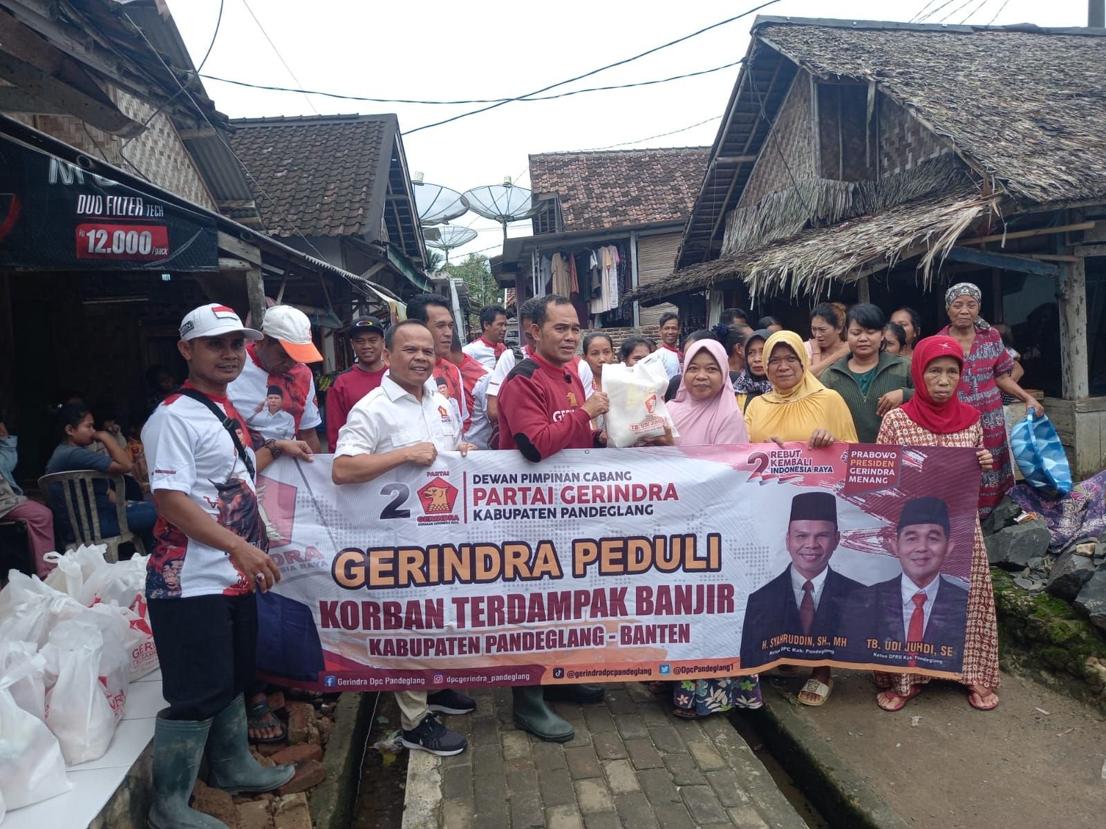 Gerindra Pandeglang Tebar Bantuan untuk Korban Banjir di Kecamatan Patia