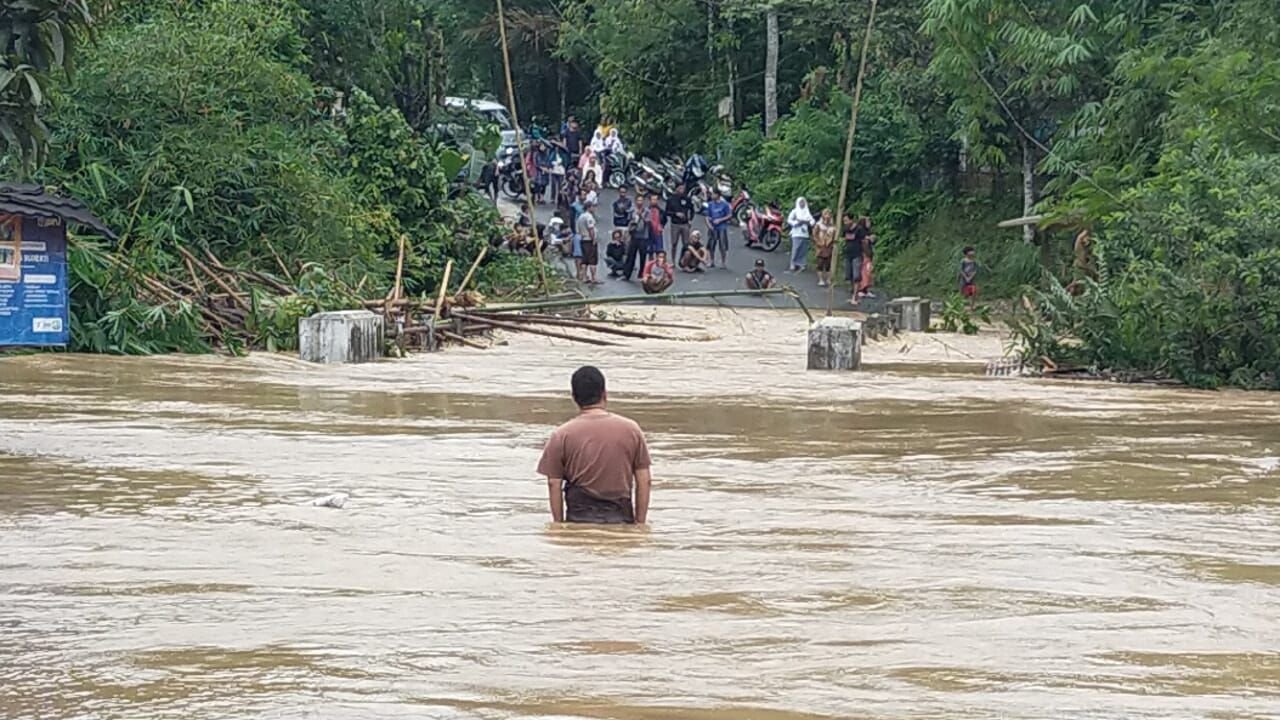 Sungai Cikeyeup Lebak Meluap, Puluhan Rumah Terendam 6 Sungai Cikeyeup Lebak Meluap, Puluhan Rumah Terendam